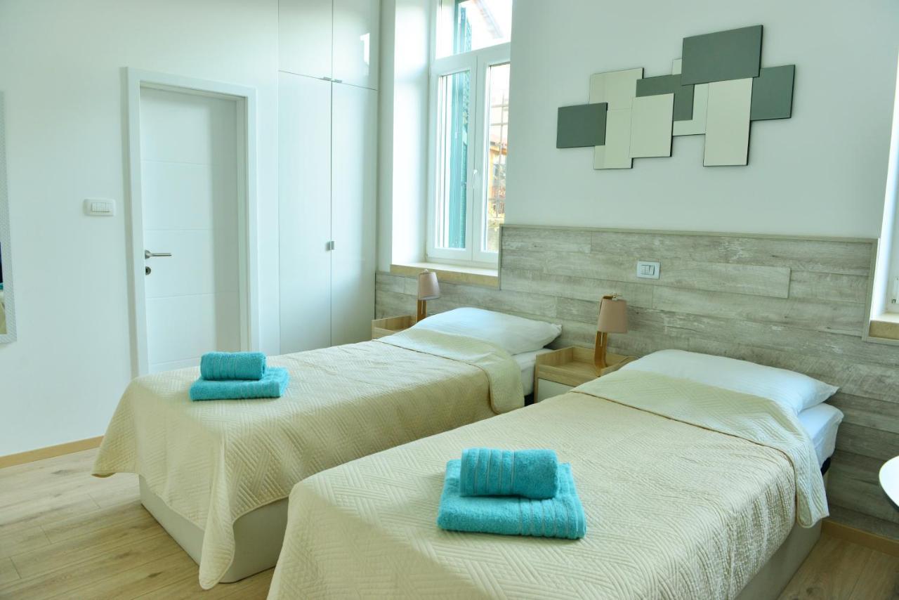 18m² studio Appartement, met 1 privé badkamer in Split Stadscentrum Buitenkant foto
