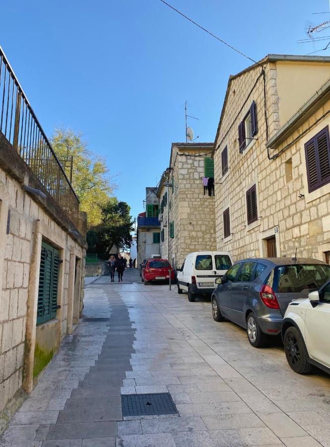 18m² studio Appartement, met 1 privé badkamer in Split Stadscentrum Buitenkant foto
