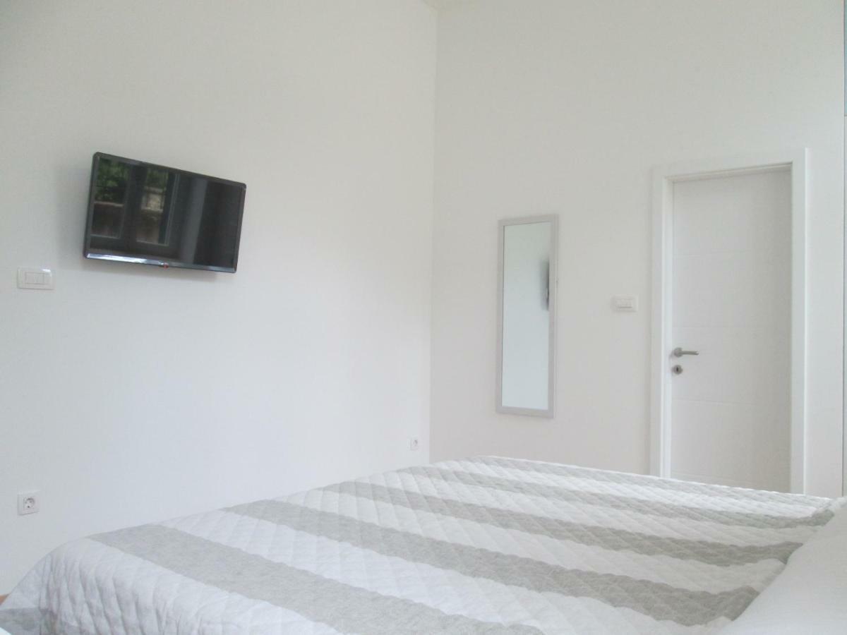 18m² studio Appartement, met 1 privé badkamer in Split Stadscentrum Buitenkant foto